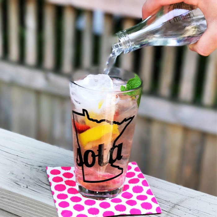 summer sipper pour square