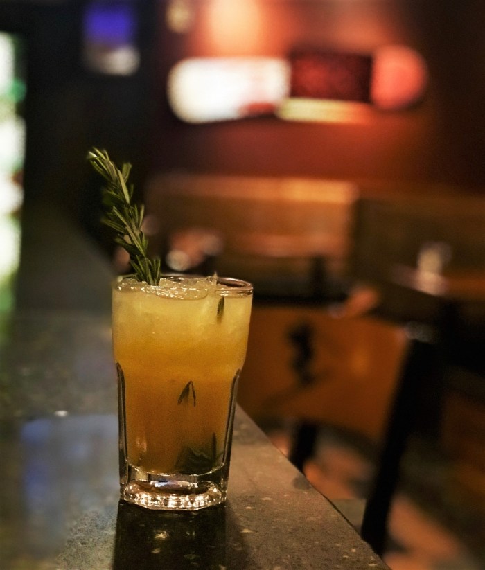 Mogul's Grille and Tap Room, Lutsen fireside drink